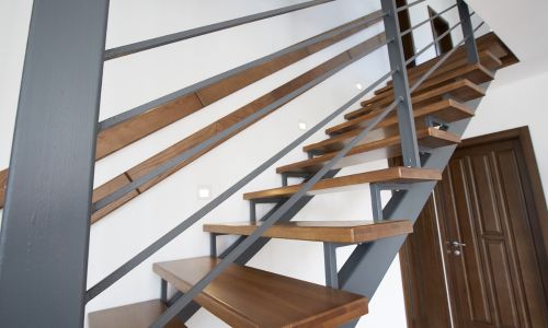 escalera de madera con metal valencia