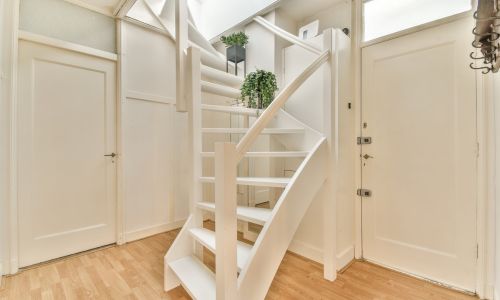 escalera de madera en blanco valencia