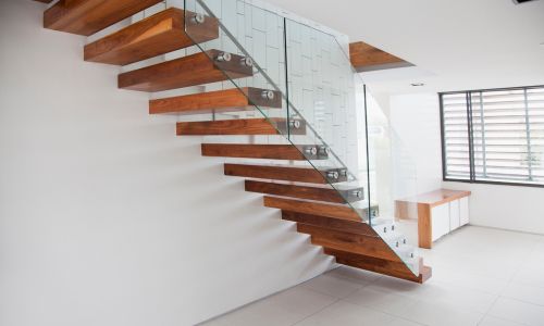 escalera de madera en valencia
