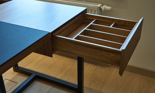 mesa de madera con cajonera valencia